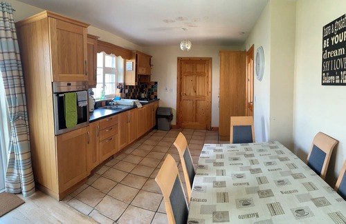 Listowel House | Oceanfront Woodview: 9/10 Rated, Family-Friendly Getaway