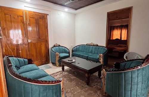 Toli Chowki Apartment | Delightful 3-bedroom penthouse apartment with WiFi in vibrant Hyderabad