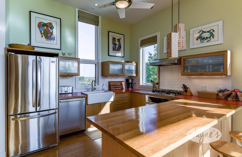 Glencairn House | Inviting Renovated Farmhouse with Breakfast Near Creemore