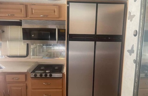 Victorville House | Cozy RV Retreat for 4 in Apple Valley, Embrace Nature