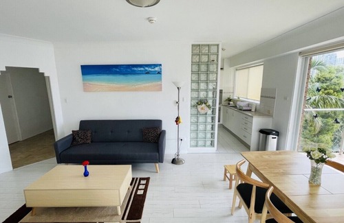 McMahons Point Apartment | Cozy Apartment with Breathtaking Sydney Harbour Views