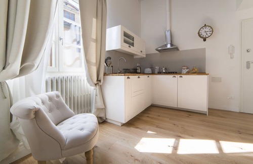 Santa Maria Novella Apartment | Charming Mezzanine Apartment for 4 in City Center