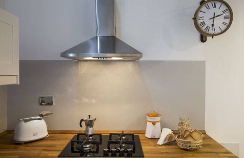 Santa Maria Novella Apartment | Charming Mezzanine Apartment for 4 in City Center