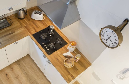 Santa Maria Novella Apartment | Charming Mezzanine Apartment for 4 in City Center