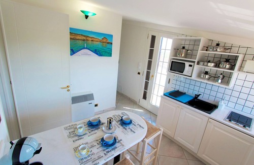 Specchia Apartment | Inviting Apartment with Ocean View and Large Terrace