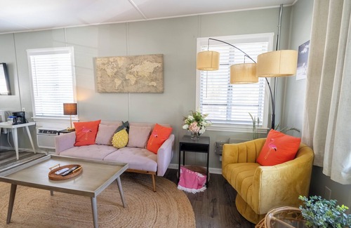 United Central Apartment | Cozy Apartment Steps from the Beach with Ocean View