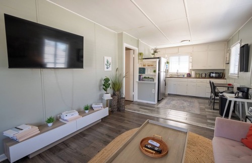 United Central Apartment | Cozy Apartment Steps from the Beach with Ocean View