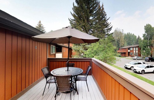 Elkhorn Hotel | Inviting Atelier Getaway with Pool and Hot Tub Amenities