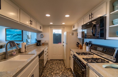 San Simeon Condo | Inviting Beachfront Retreat with Ocean View & Pool Access