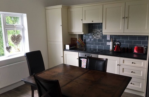 Kilfinane House | Charming Bungalow in a Scenic Village with Breakfast Included