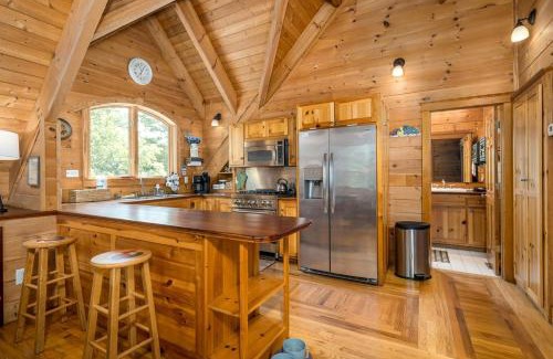 Blue Ridge House | Delightful Cabin Rental with Mountain Views near Chattahoochee National Forest, Georgia