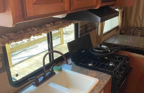 Wantage Apartment | Inviting Camper at Oceanfront Campground with Great Amenities