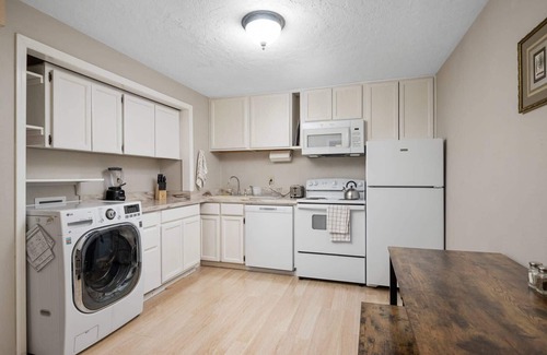 Garden Home-Whitford Condo | Cozy SW Portland Retreat with Outdoor Patio & Top Ratings