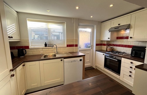 Flamborough Cottage | Inviting Cockle Cottage with Annex and Spa Amenities