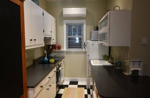 West Eugene Apartment | Exceptional Cottage Retreat with Pool & Spa in Central Eugene