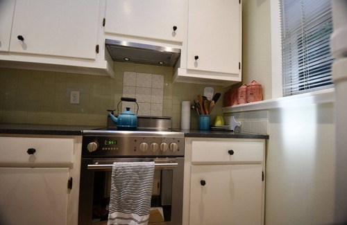 West Eugene Apartment | Exceptional Cottage Retreat with Pool & Spa in Central Eugene
