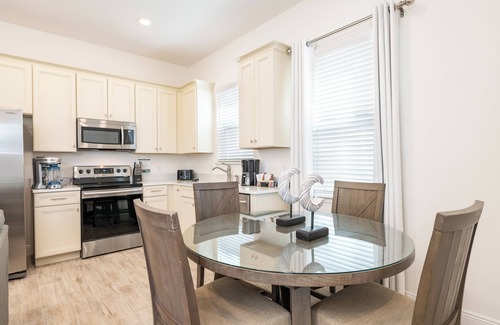West Kissimmee Cottage | Charming Cottage Near Disney with Resort Amenities