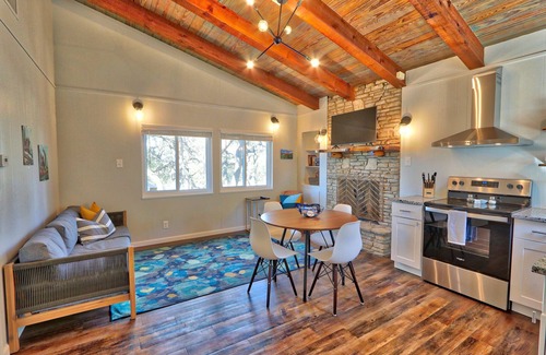 Canyon Lake Cottage | Inviting Cottage for 4 with Lake View & Spa in Canyon Lake