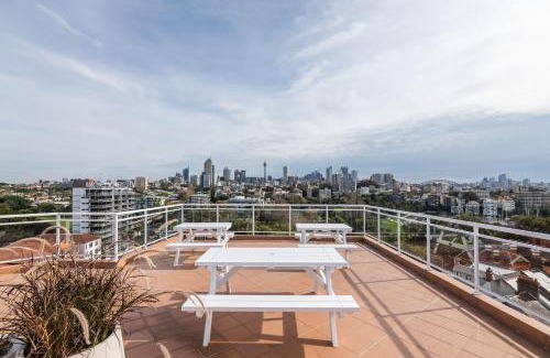 Darling Point Apartment | Delightful Darling Point Studio w Stunning Rooftop