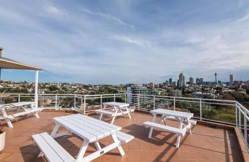 Darling Point Apartment | Delightful Darling Point Studio w Stunning Rooftop