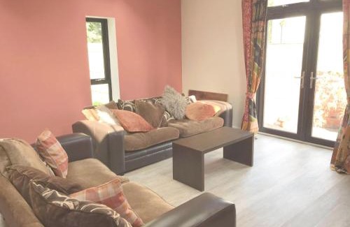 Plymtree House | Charming Detached Cottage in Village Centre - 9.5/10 Rating