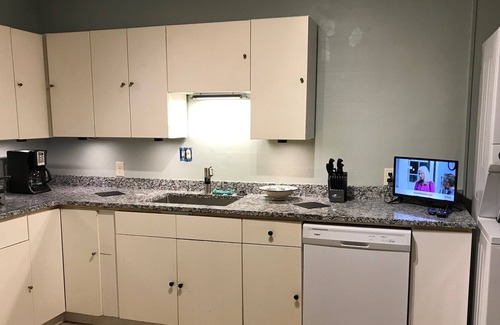 Findlay Apartment | Delightful Downtown Findlay 3 Bedroom Apartment