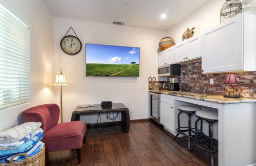 Santa Ynez House | Idyllic Dutch Farmhouse with Pool & Spa, Rated 10/10