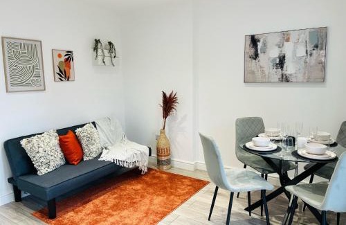 Ealing Apartment | Prime City Centre Apartment with Pet & Child-Friendly Amenities