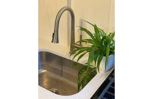 Pelham Apartment | Delightful Entire 2 Bed-room Apartment ~ Walking to train for NYC