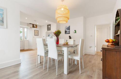 Mawnan Smith House | Memorable Family Retreat in Cornwall - Pet & Child Friendly