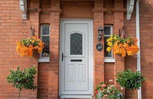 Lisburn House | Welcoming Family Home with Pet and Child-Friendly Amenities