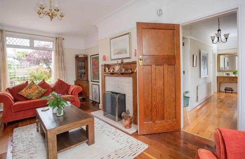 Lisburn House | Welcoming Family Home with Pet and Child-Friendly Amenities