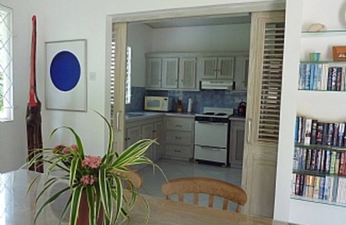 Gibbs Bay Cottage | Charming Garden Villa, 10/10 Guest Rated Near Beaches