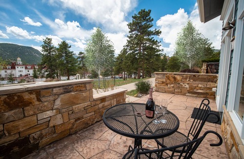 Stanley Hills Condo | Cozy Retreat with Hot Tub, Fireplace, and Scenic Views
