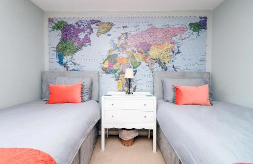 Quedgeley House | Comfort and Convenience at Home from Home by StayStaycations