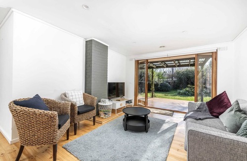 Watson House | Inviting Retreat in Watson with Breakfast & Family Amenities