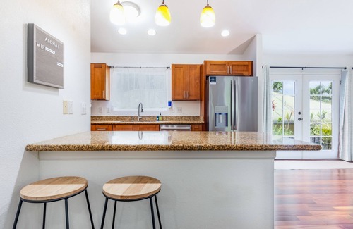 Kapoho House | Ideal Retreat with Ocean View & Workspace Convenience