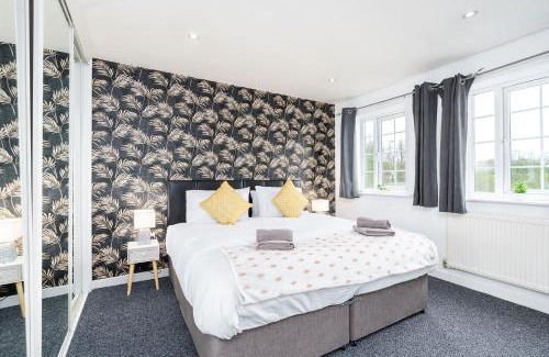 Sherburn in Elmet Apartment | Charming House with Garden - Perfect for Family Getaways