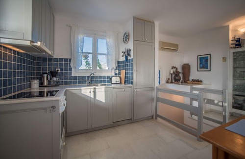 Kastraki House | Idyllic Beach House with Hot Tub Near Ocean - 10/10 Rating