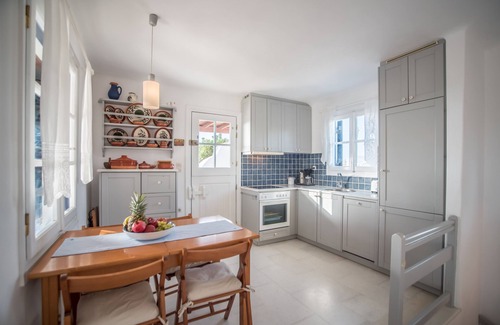 Kastraki House | Idyllic Beach House with Hot Tub Near Ocean - 10/10 Rating
