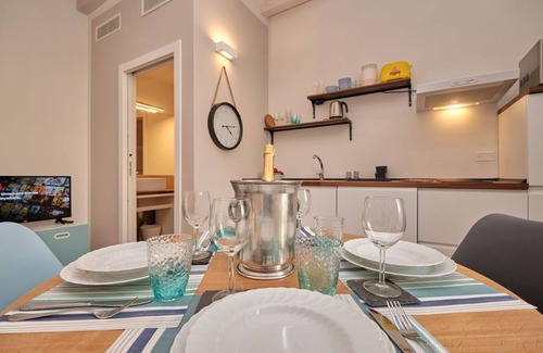 Desenzano del Garda City Centre Apartment | Charming Apartment in Historic Desenzano with Ocean Views