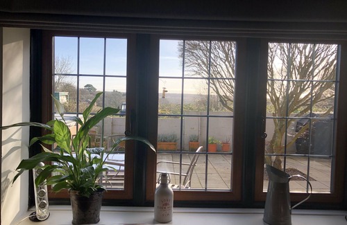 New Forest District House | Charming New Forest Cottage with Hot Tub & Forest Access