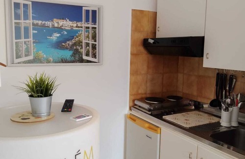 Uggiano la Chiesa Apartment | Charming One-Room Apartment Perfect for a Romantic Getaway