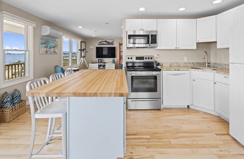 North Truro Condo | Scenic Waterfront Condo with Unmatched Ocean Views