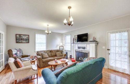 Delight House | Inviting Retreat with Fireplace & Spacious Yard - 10/10 Rating