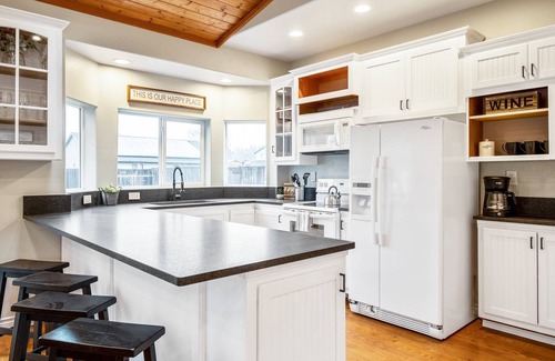 Dayton House | Welcoming Pet-Friendly Retreat with Fenced Backyard