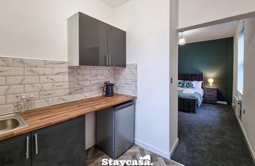 Manchester House | Modern 10 Bedroom House with Free Parking & Fast Wifi