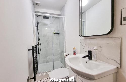 Manchester House | Modern 10 Bedroom House with Free Parking & Fast Wifi