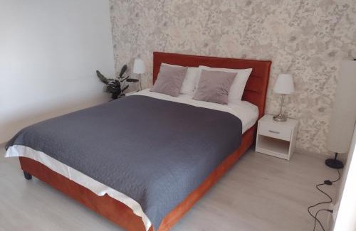 Sector 3 Apartment | Inviting Studio Brâncuși: Guest Rated 9.7/10 & Family Friendly