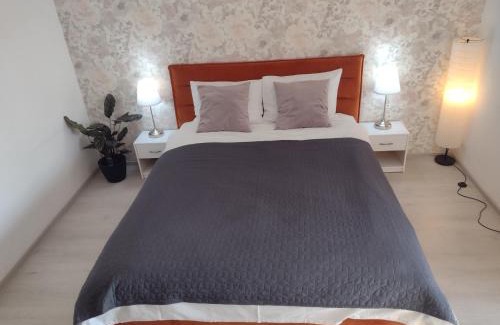 Sector 3 Apartment | Inviting Studio Brâncuși: Guest Rated 9.7/10 & Family Friendly